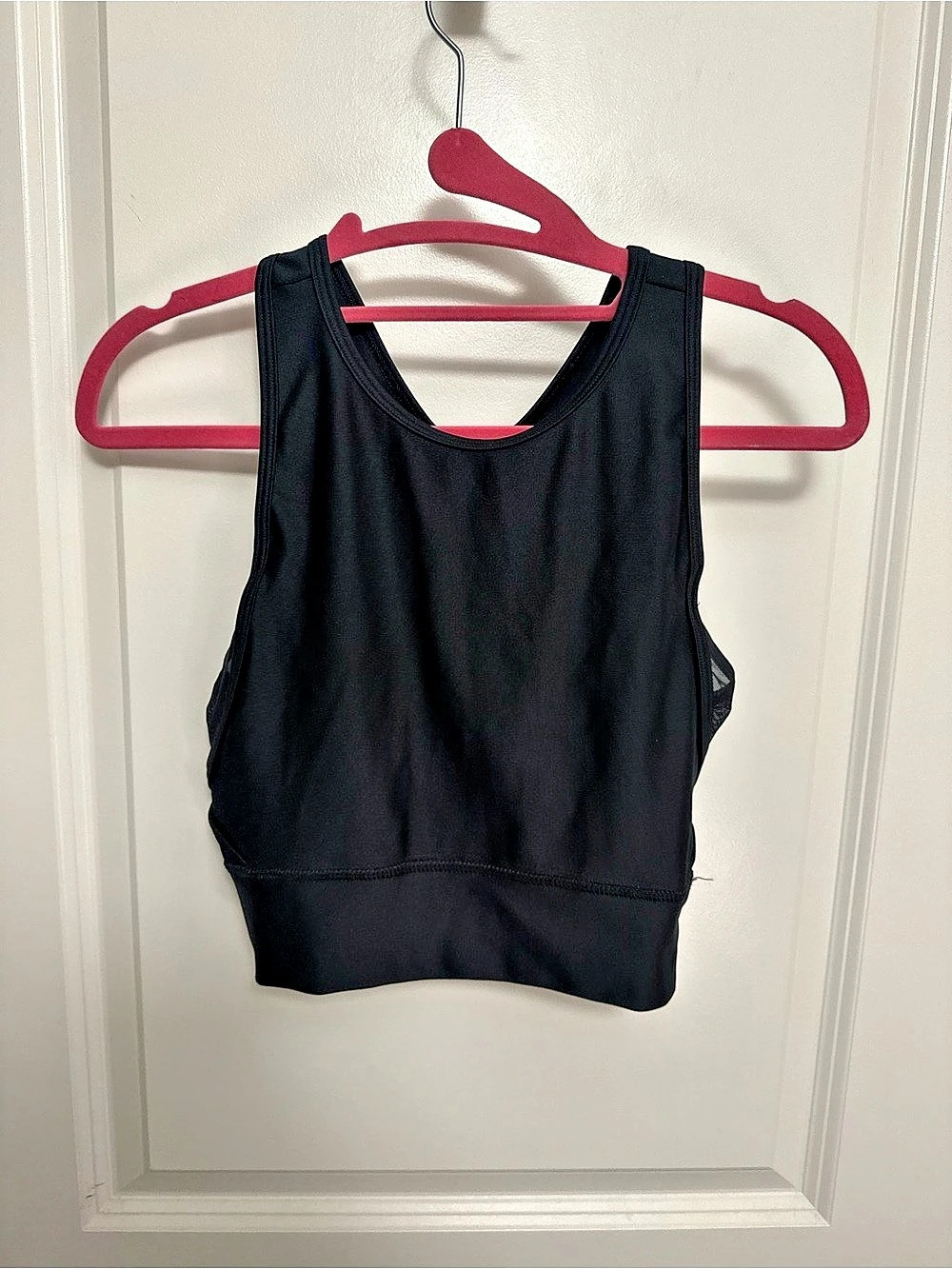 Under Armour HeatGear Black Athletic Crop Top Small